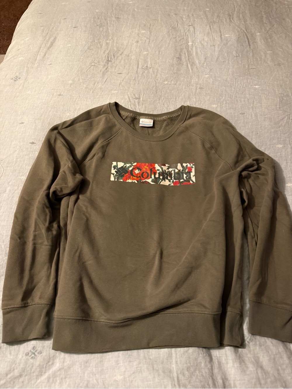 Columbia Sportswear Women’s XL Olive Green Crewneck Sweatshirt w/ Floral Logo
